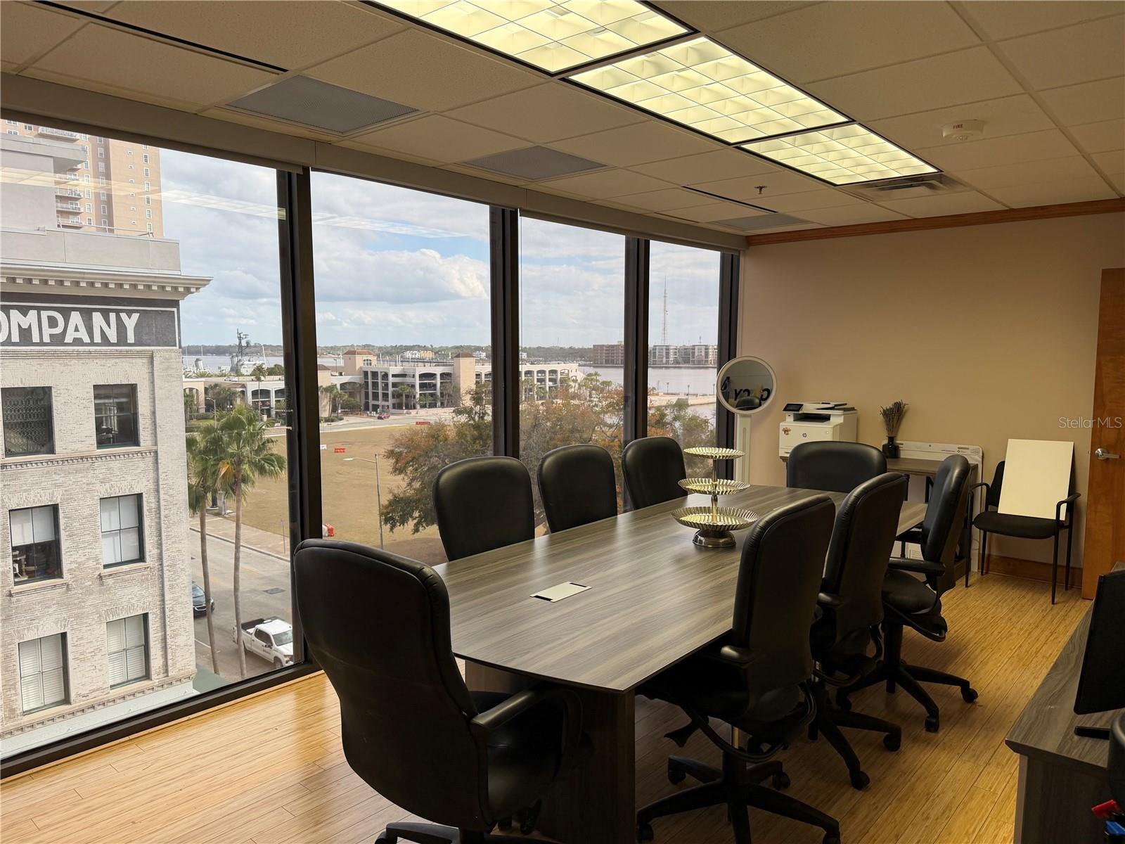 Image 4 of 14 For 233 Bay Street 615