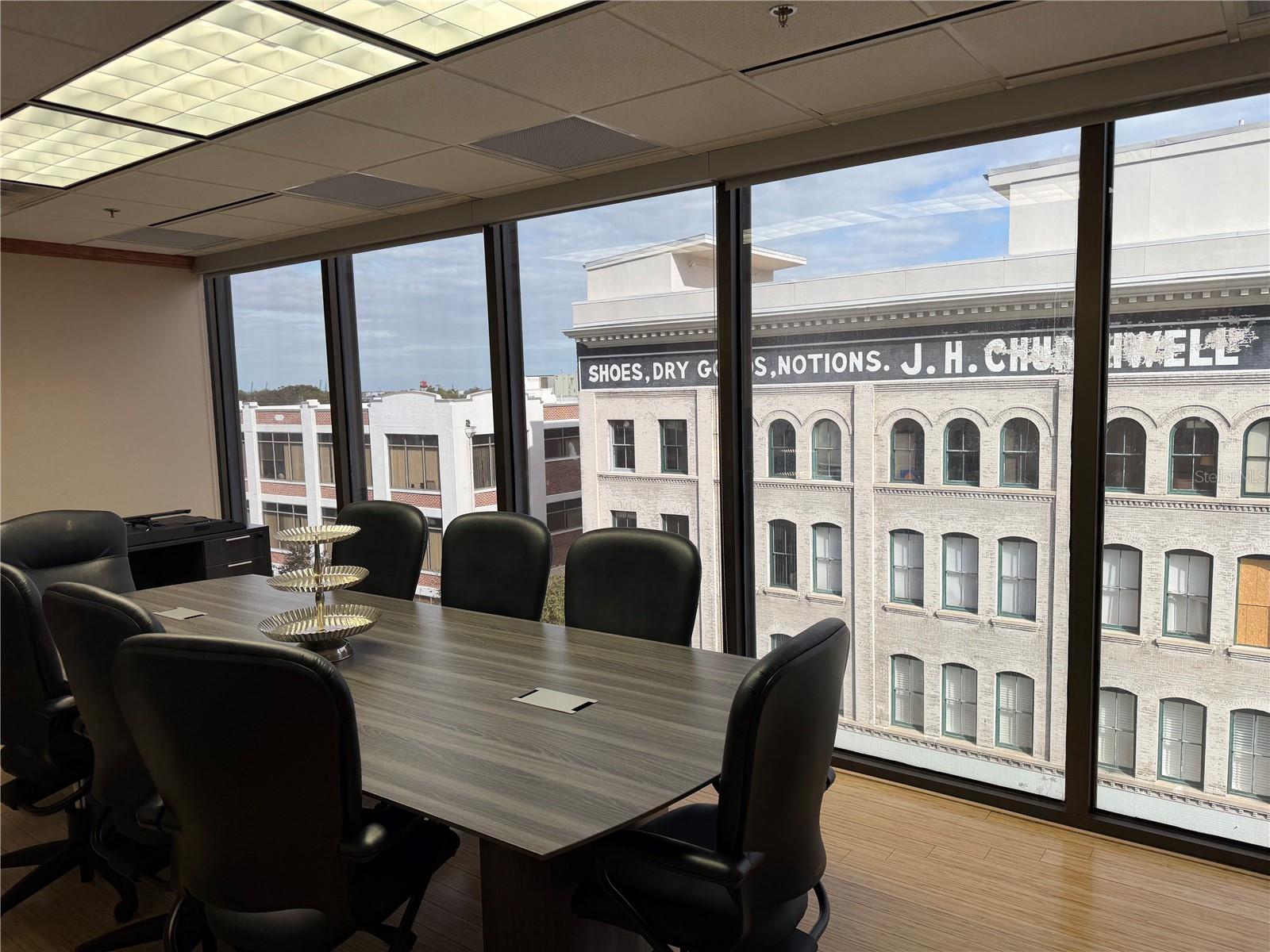 Image 7 of 14 For 233 Bay Street 615