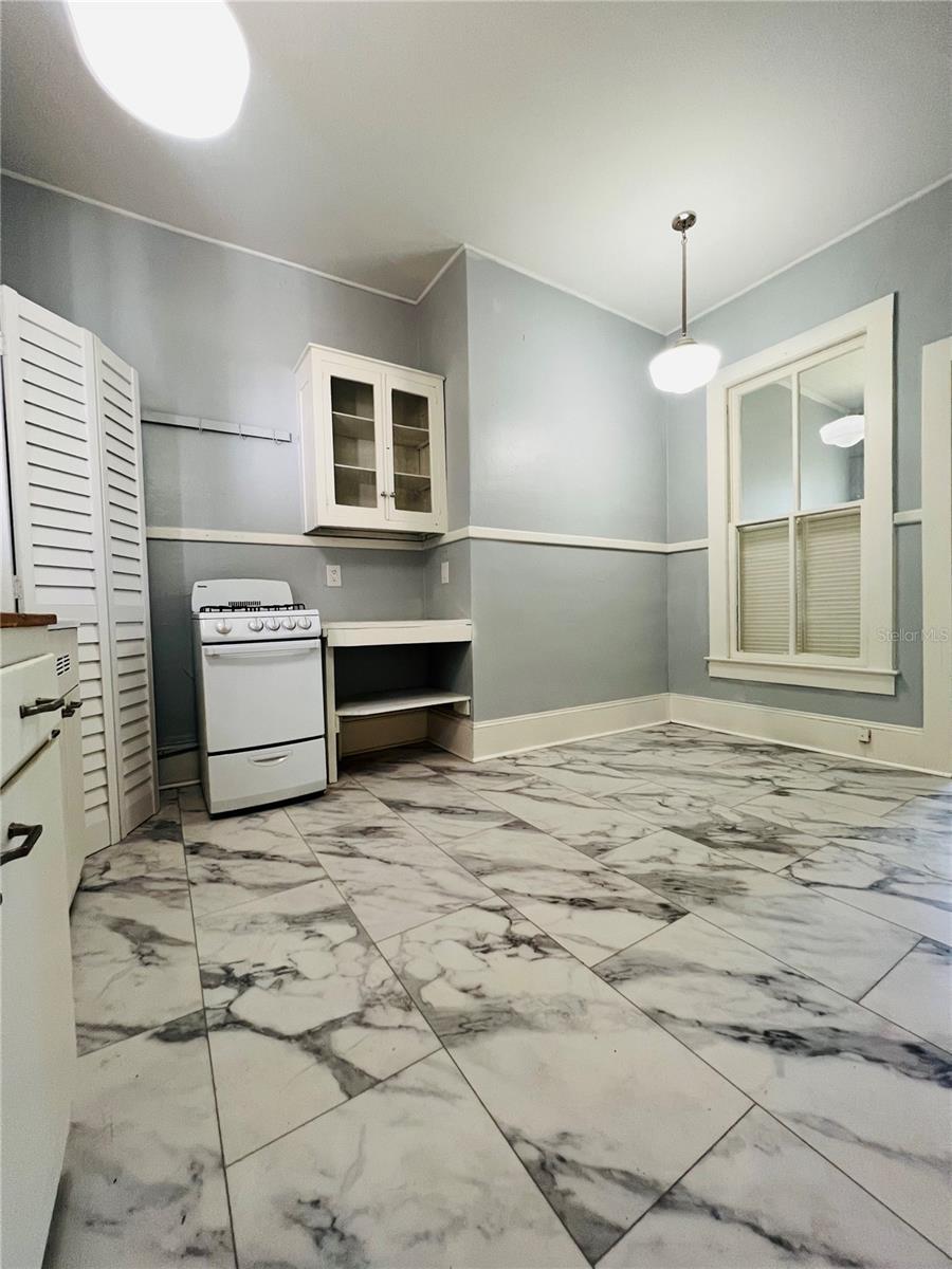 Image 4 of 9 For 414 5th Avenue 2