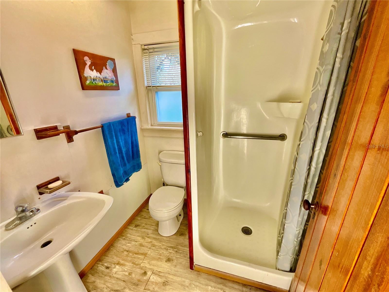 Image 23 of 54 For 106 Sunnyside Beach Road