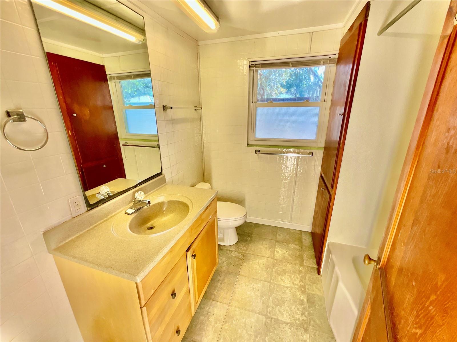 Image 25 of 54 For 106 Sunnyside Beach Road