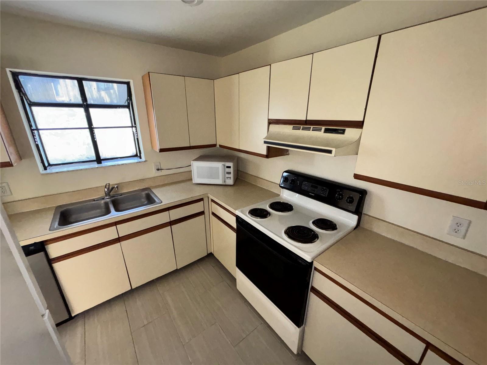 Image 2 of 12 For 2300 43rd Street O4