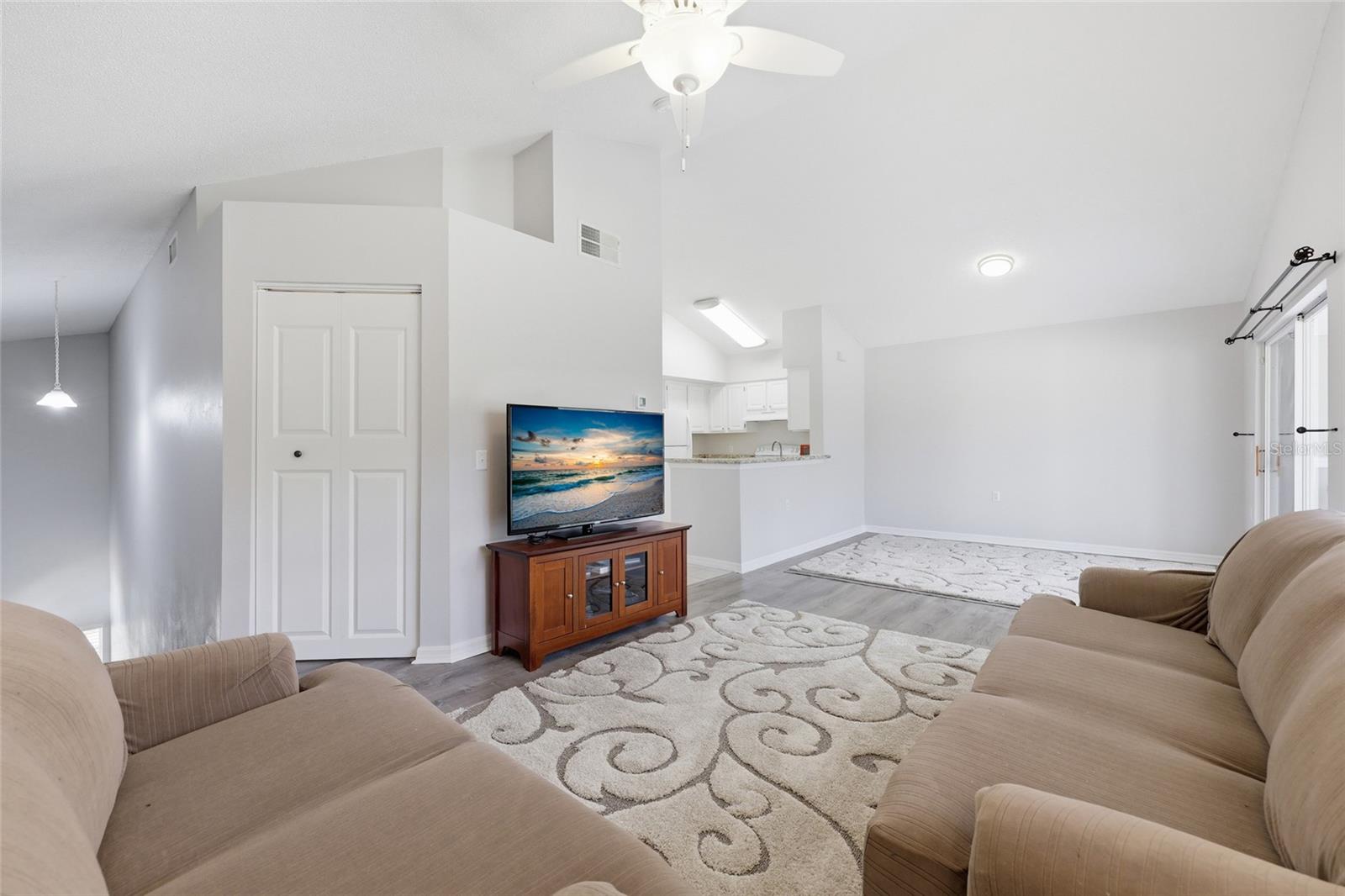 Image 4 of 37 For 10000 52nd Avenue 186