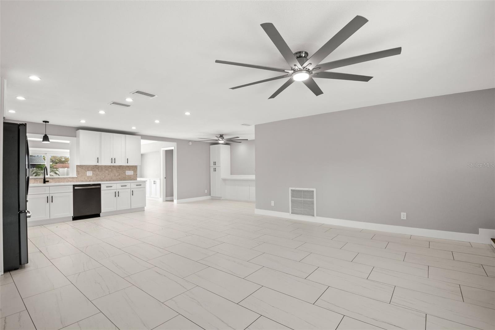 Image 5 of 25 For 12947 88th Avenue