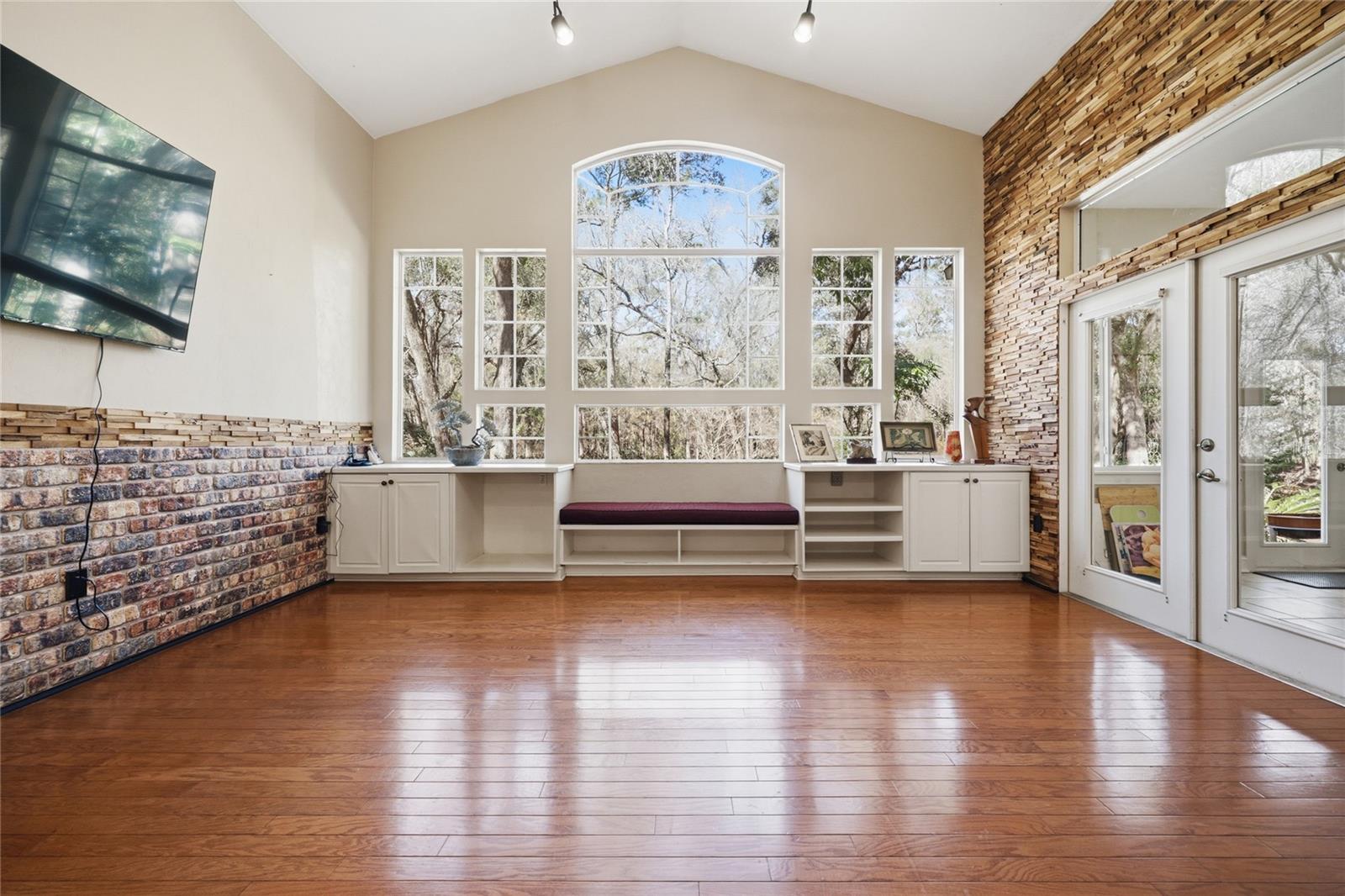 Image 17 of 62 For 10320 17th Place