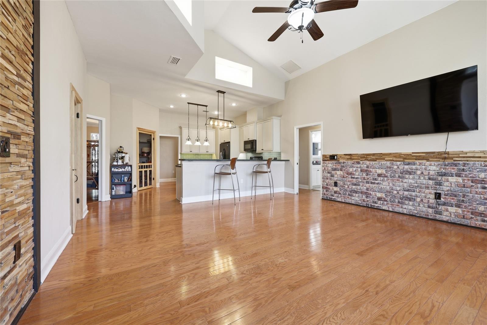 Image 18 of 62 For 10320 17th Place