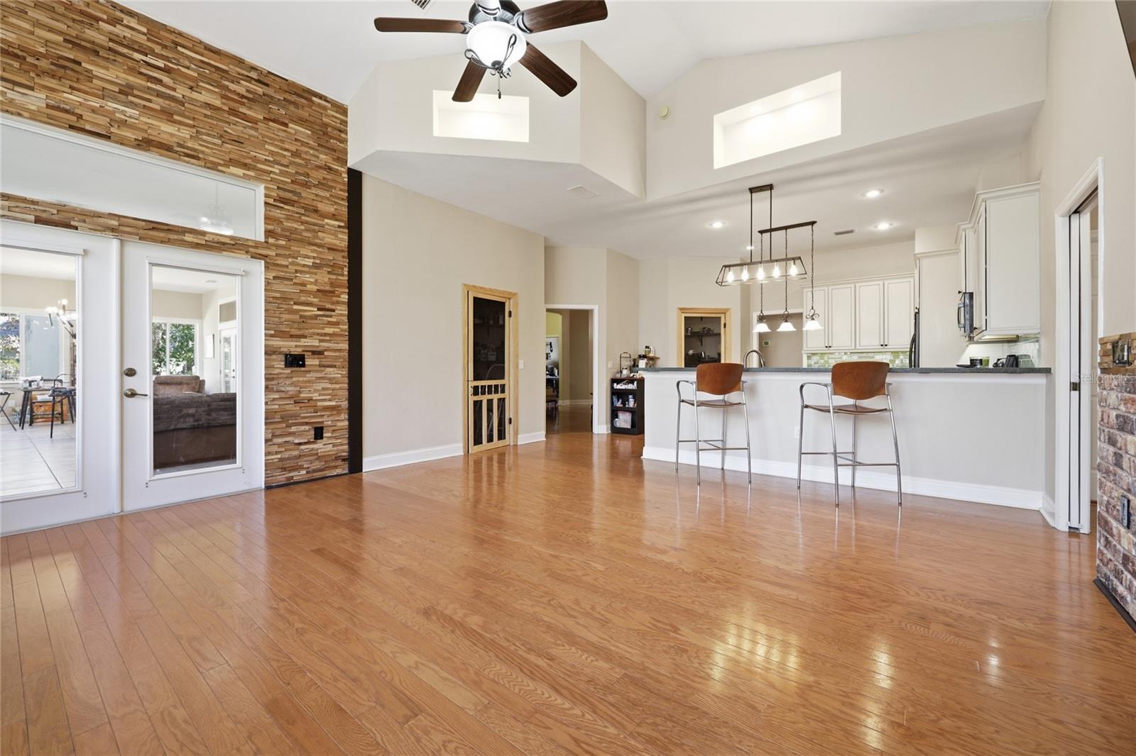 Image 19 of 62 For 10320 17th Place