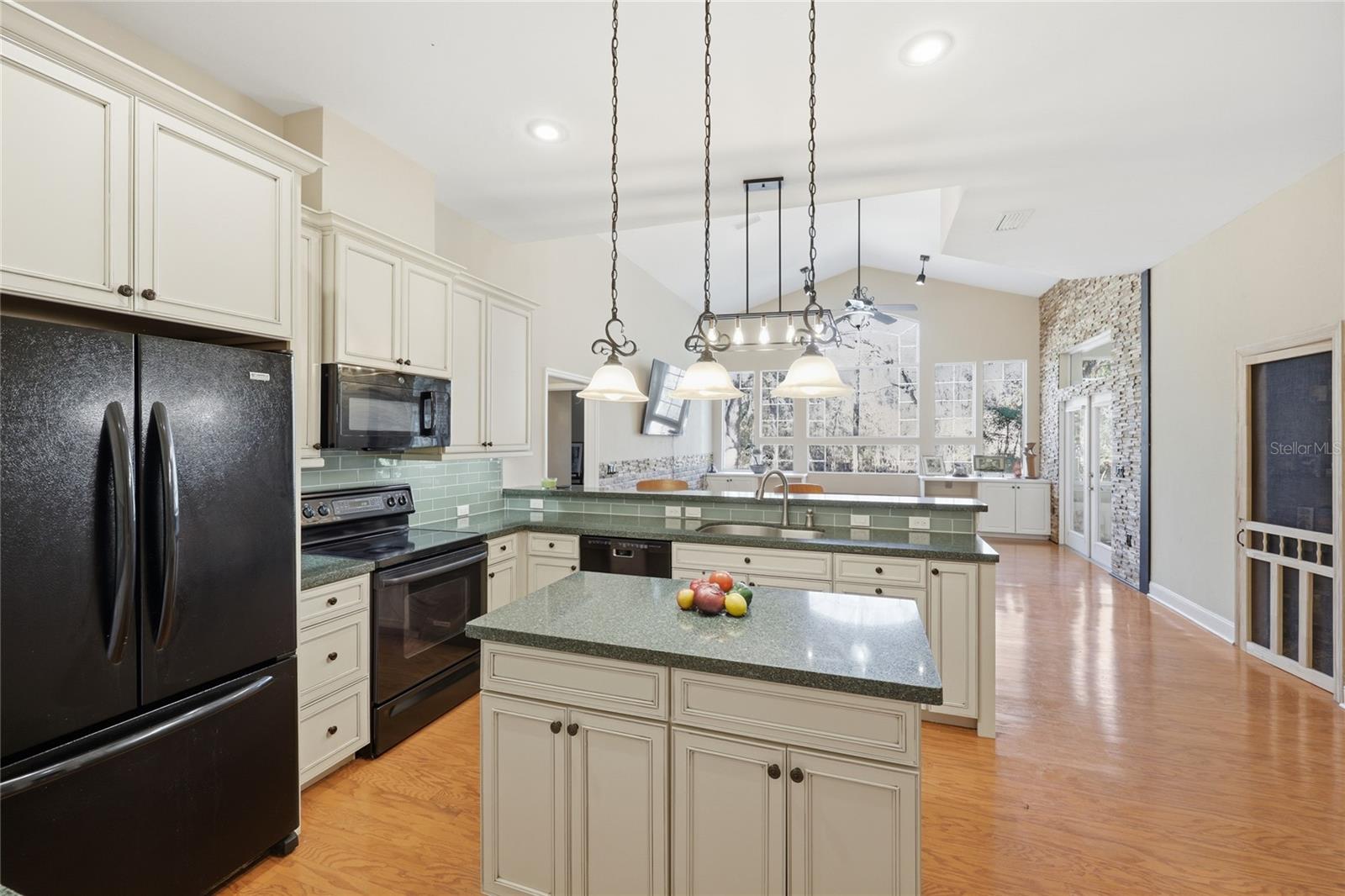 Image 24 of 62 For 10320 17th Place