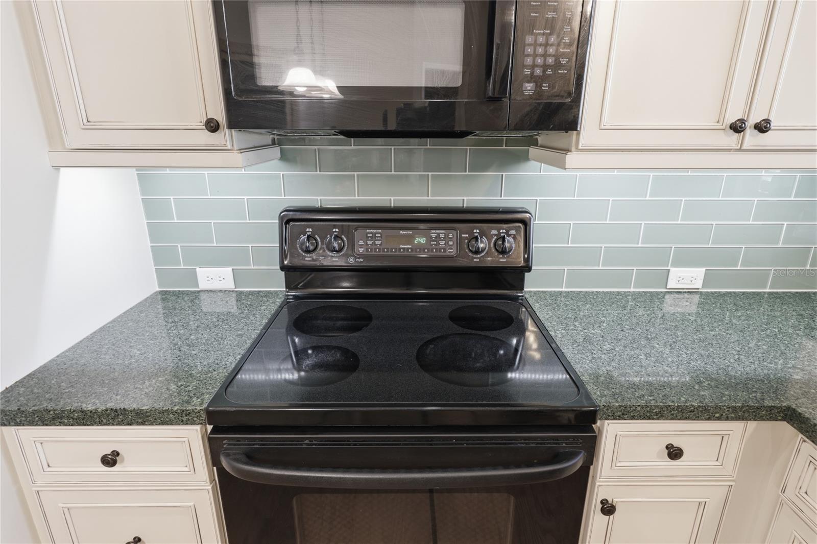 Image 25 of 62 For 10320 17th Place