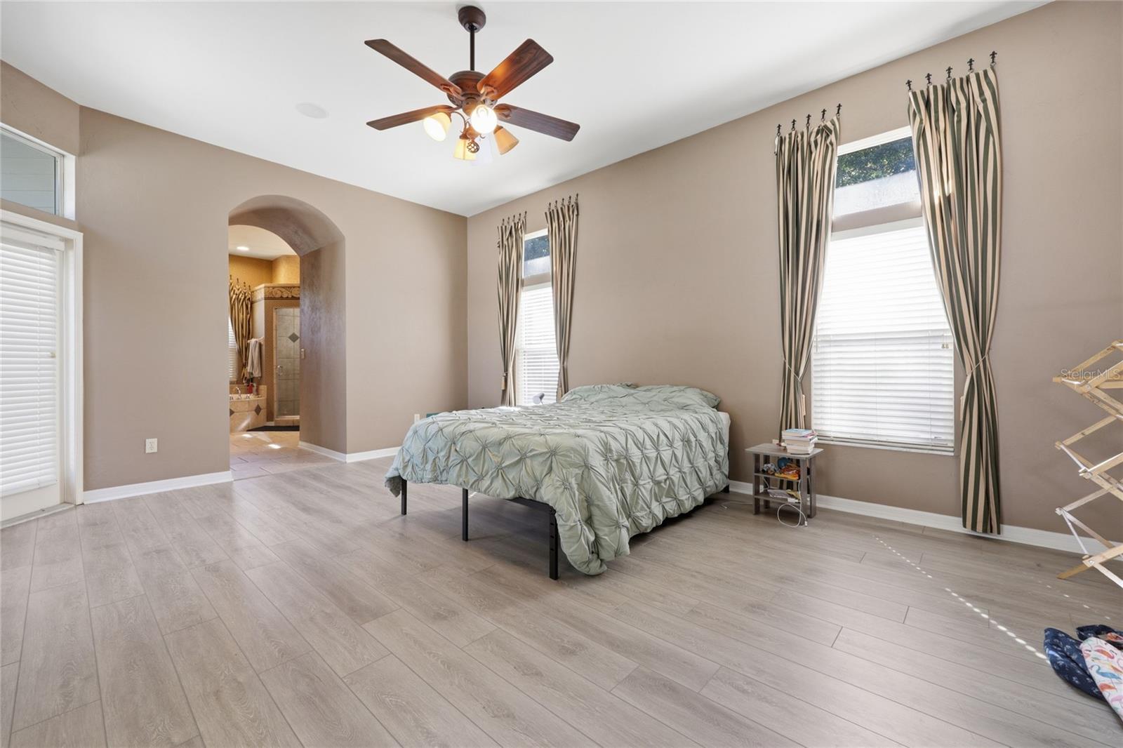 Image 21 of 57 For 9605 33rd Lane