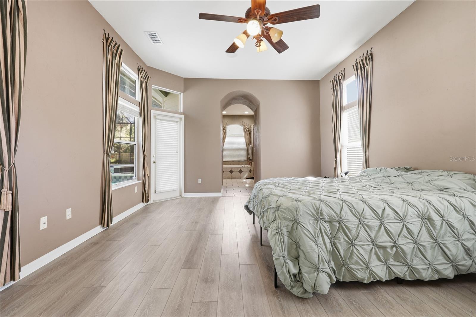 Image 22 of 57 For 9605 33rd Lane