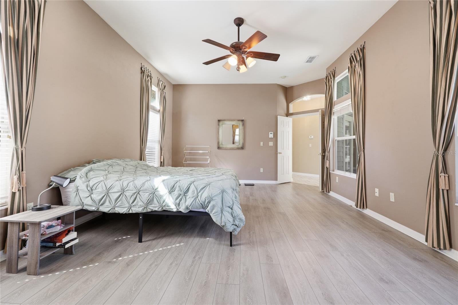 Image 24 of 57 For 9605 33rd Lane