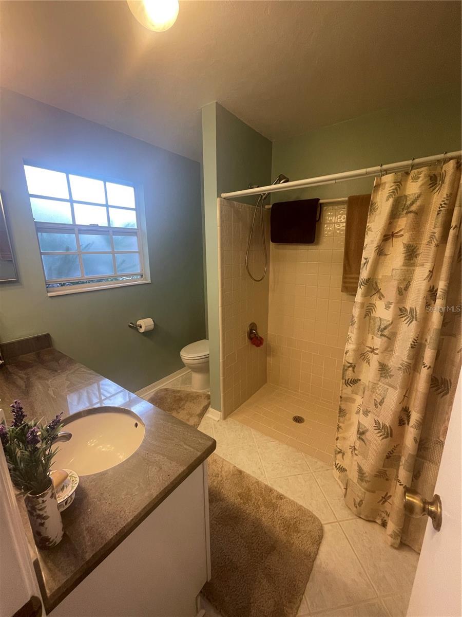 Image 14 of 22 For 324 48th Boulevard K