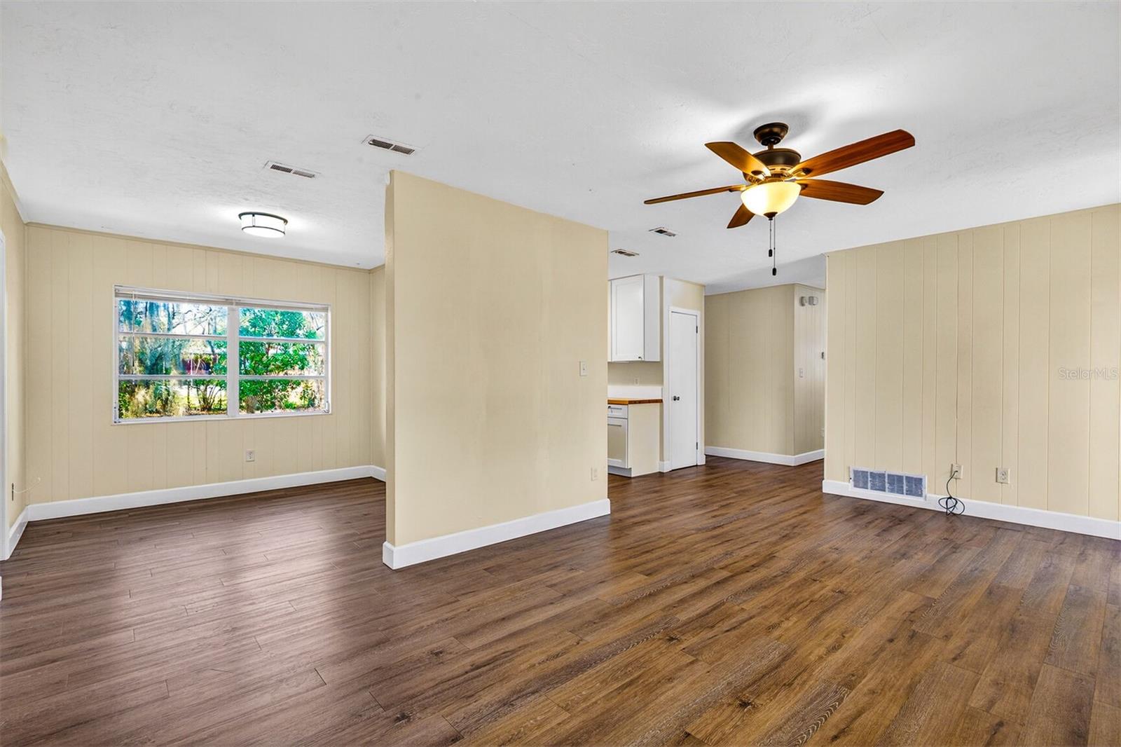 Listing photo id 8 for 2200 16th Terrace