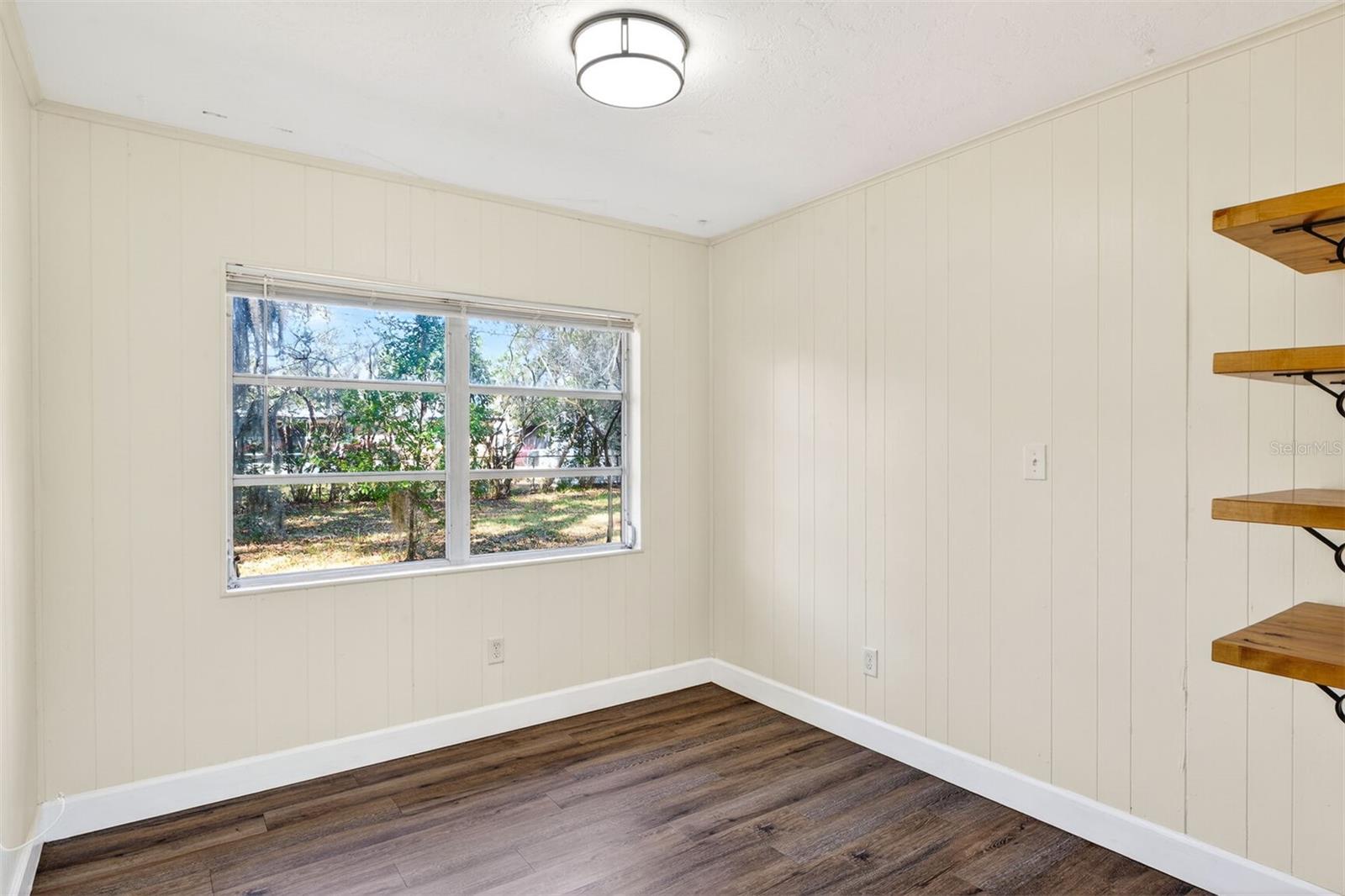 Listing photo id 9 for 2200 16th Terrace