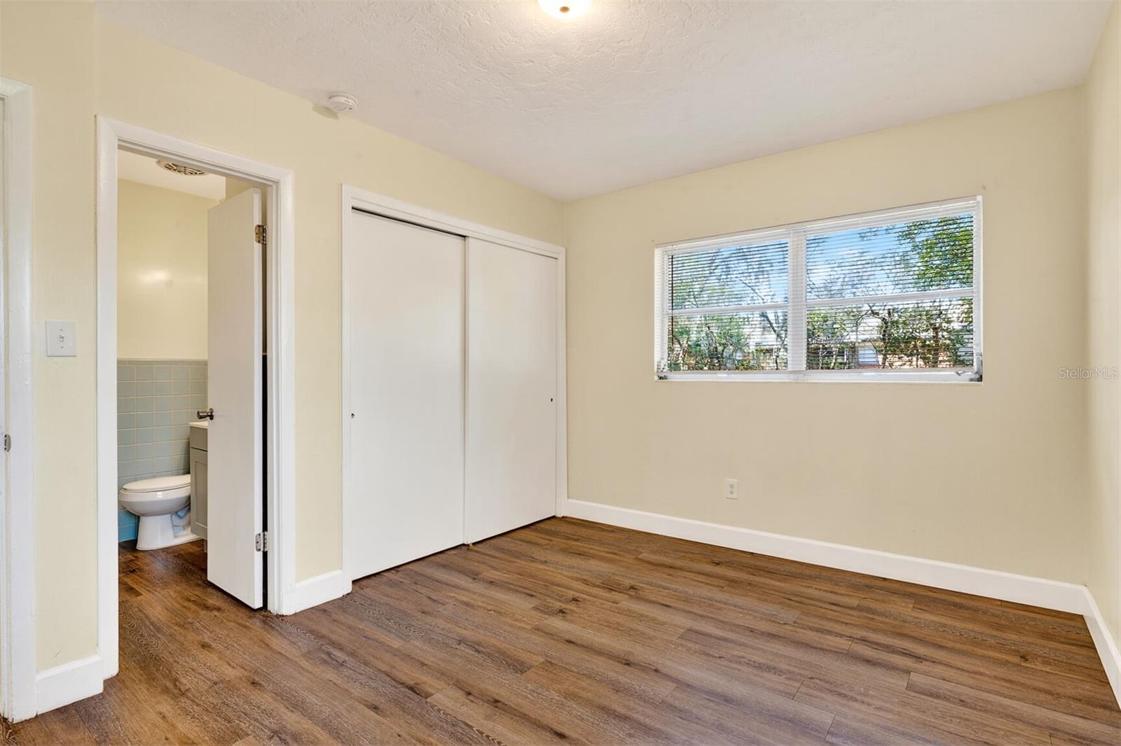 Listing photo id 12 for 2200 16th Terrace