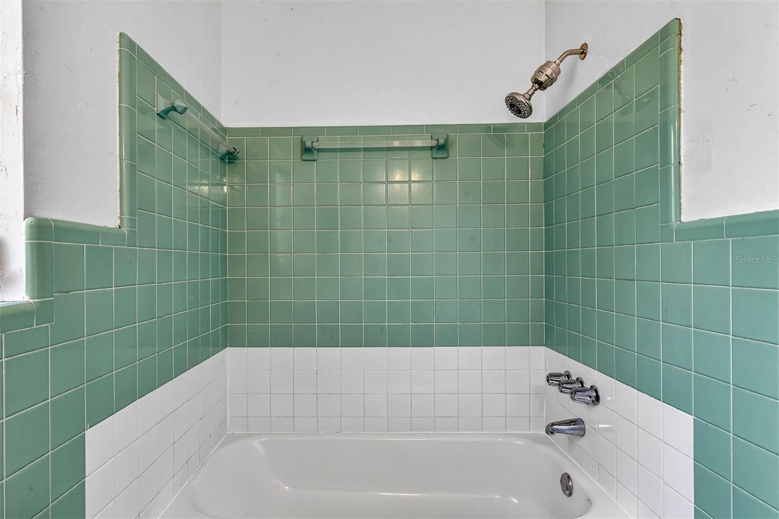 Listing photo id 16 for 2200 16th Terrace