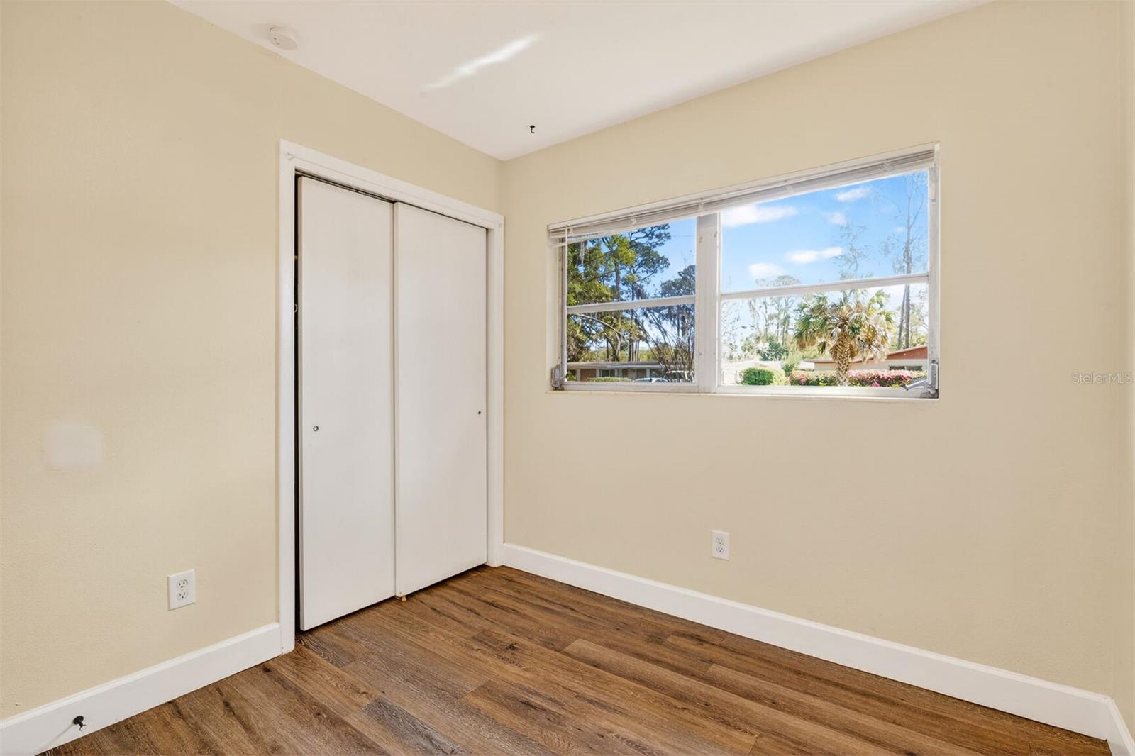 Listing photo id 17 for 2200 16th Terrace