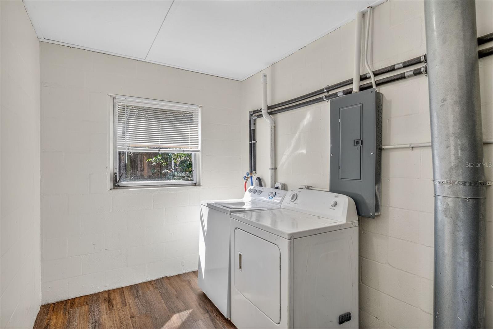 Listing photo id 18 for 2200 16th Terrace