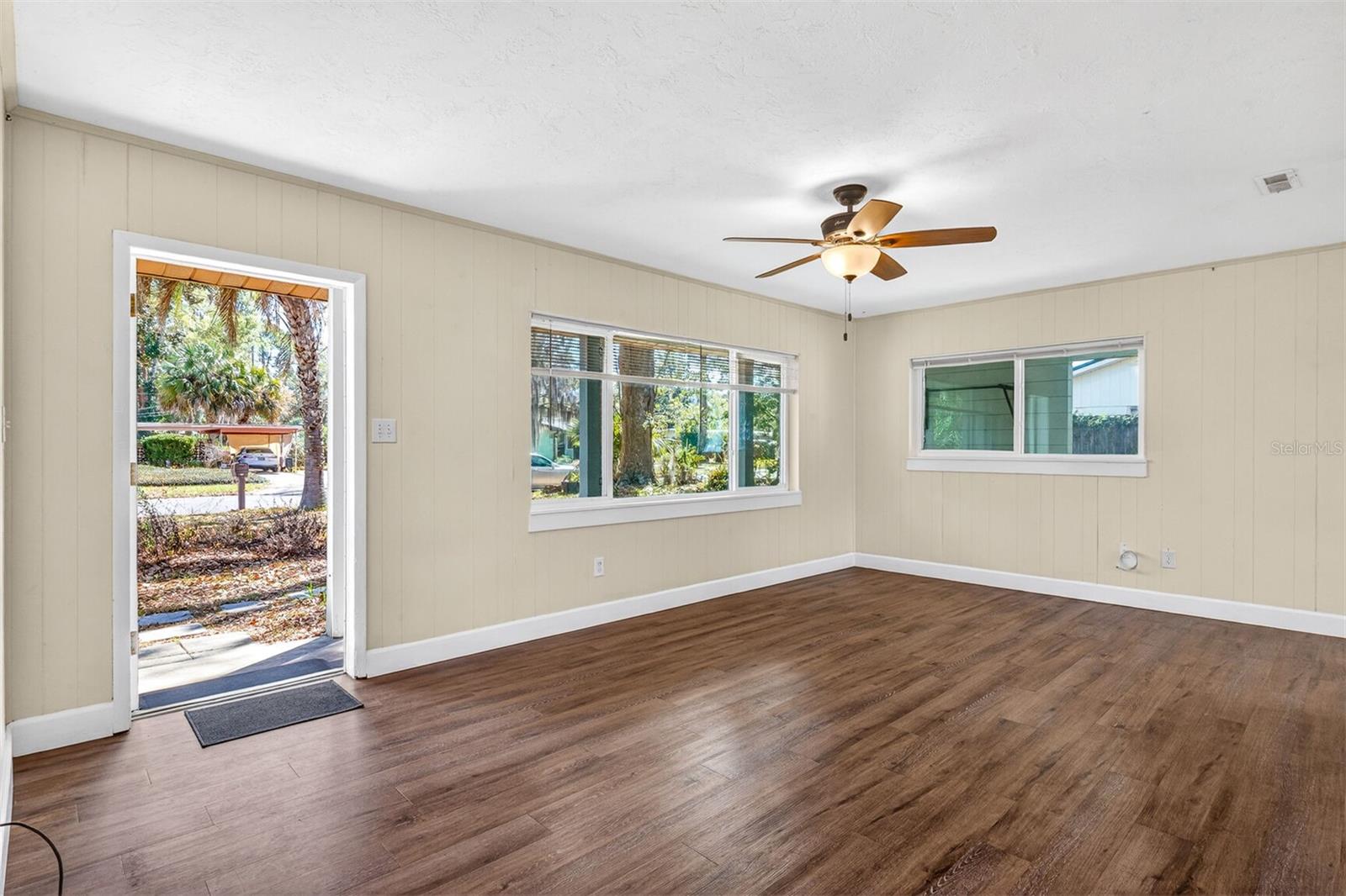 Listing photo id 4 for 2200 16th Terrace