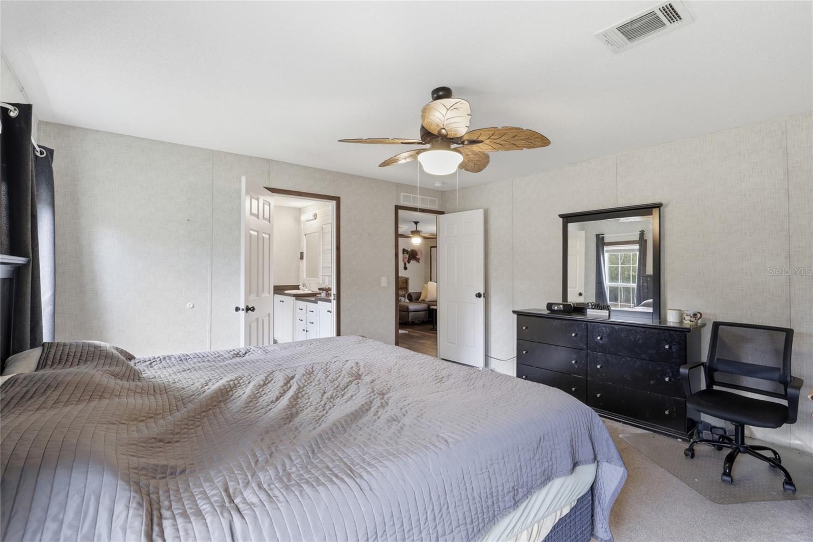 Listing photo id 8 for 710 Scout Glen