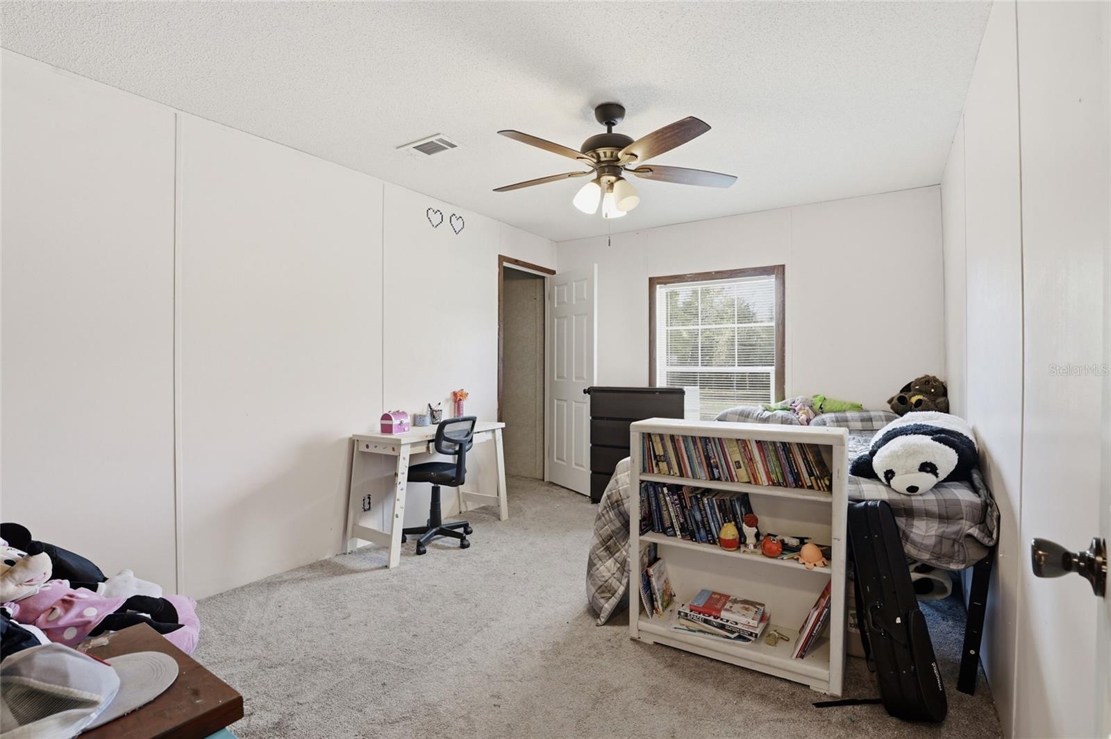 Listing photo id 13 for 710 Scout Glen