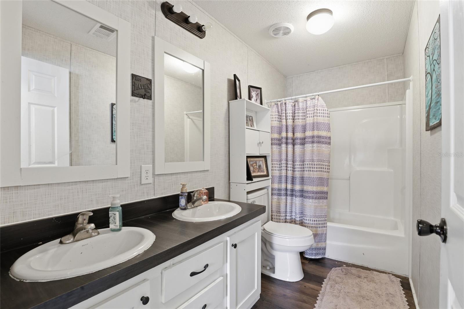 Listing photo id 14 for 710 Scout Glen