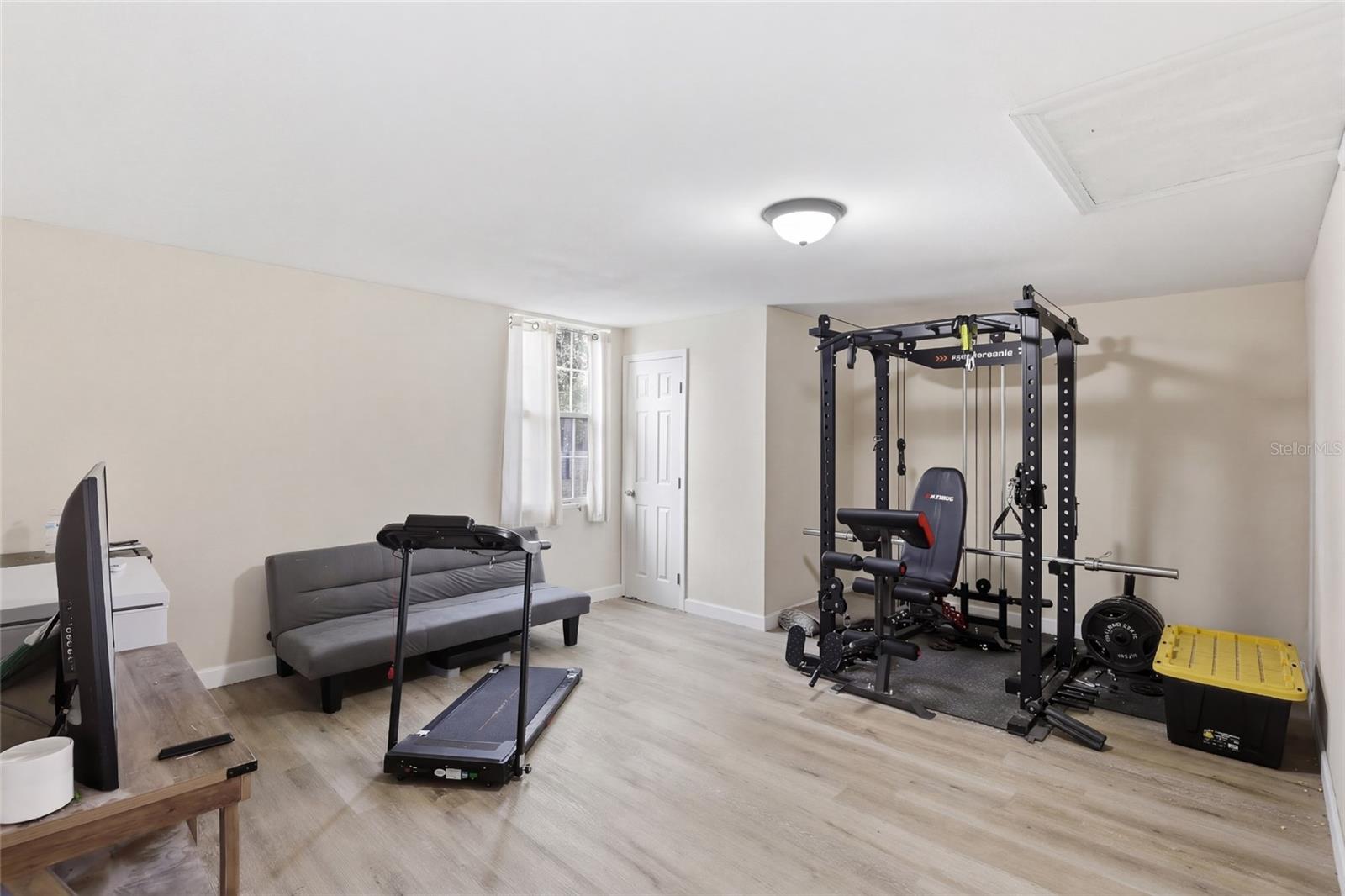 Listing photo id 19 for 710 Scout Glen