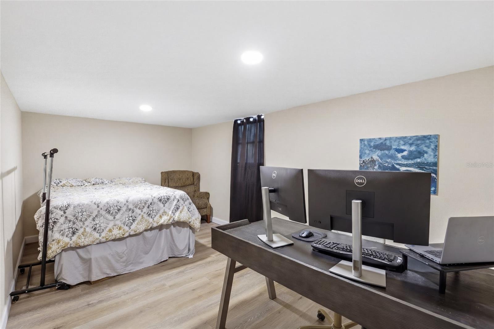 Listing photo id 21 for 710 Scout Glen