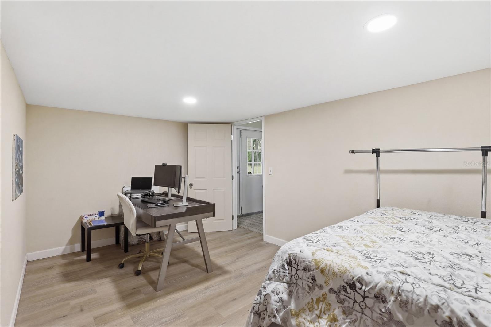 Listing photo id 22 for 710 Scout Glen