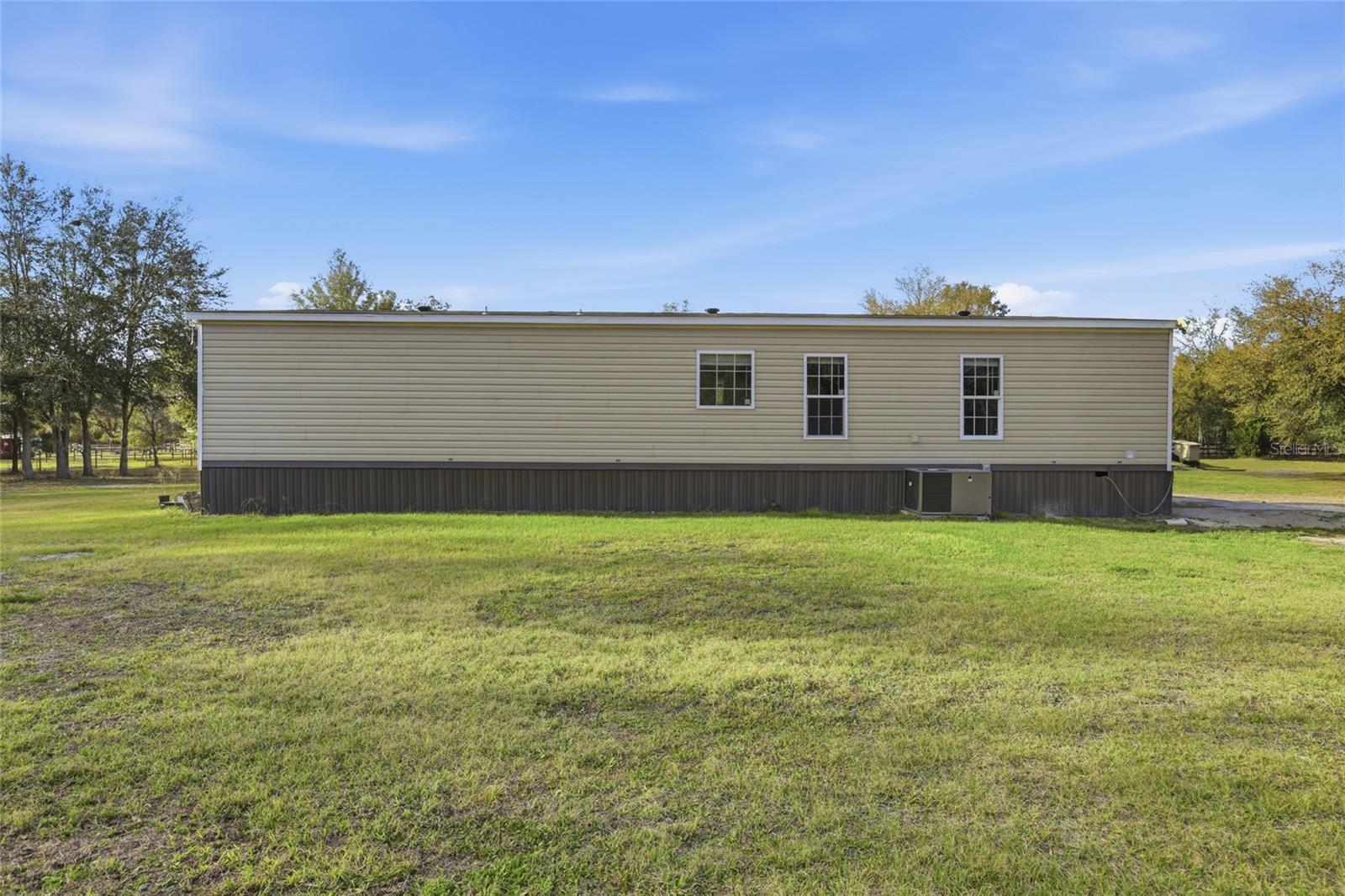 Listing photo id 23 for 710 Scout Glen