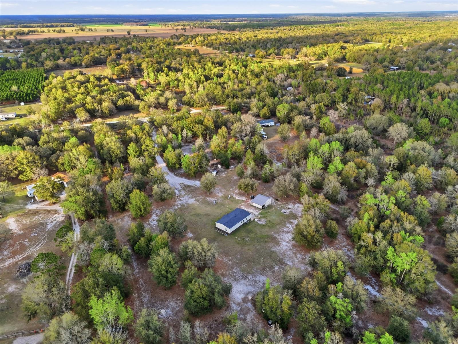 Listing photo id 31 for 710 Scout Glen