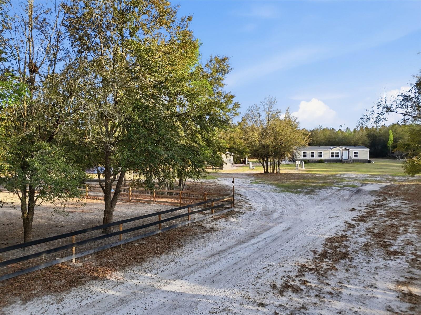 Listing photo id 32 for 710 Scout Glen