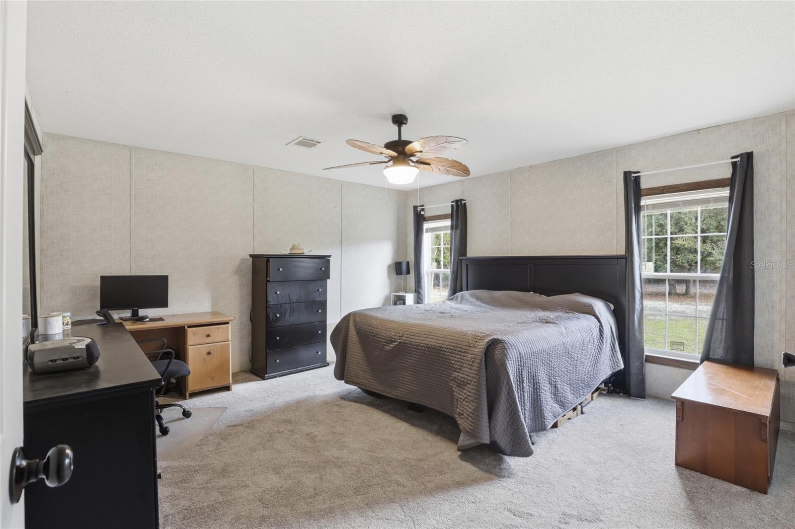 Listing photo id 7 for 710 Scout Glen