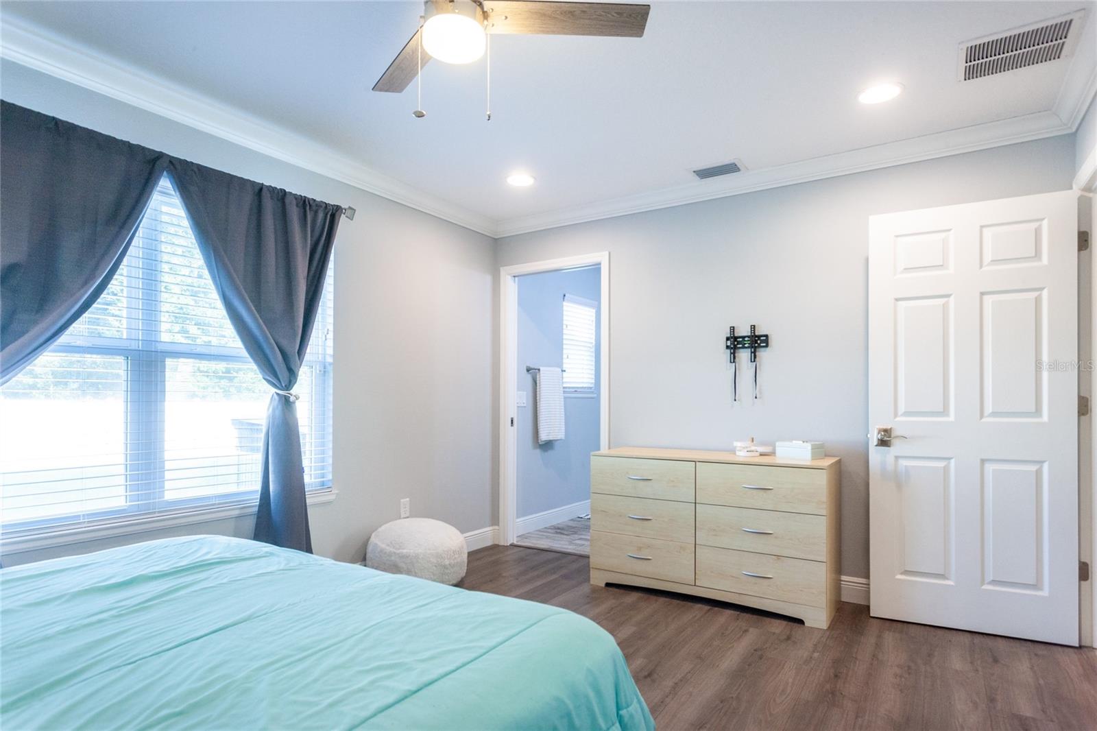 Image 15 of 30 For 15540 5th Street