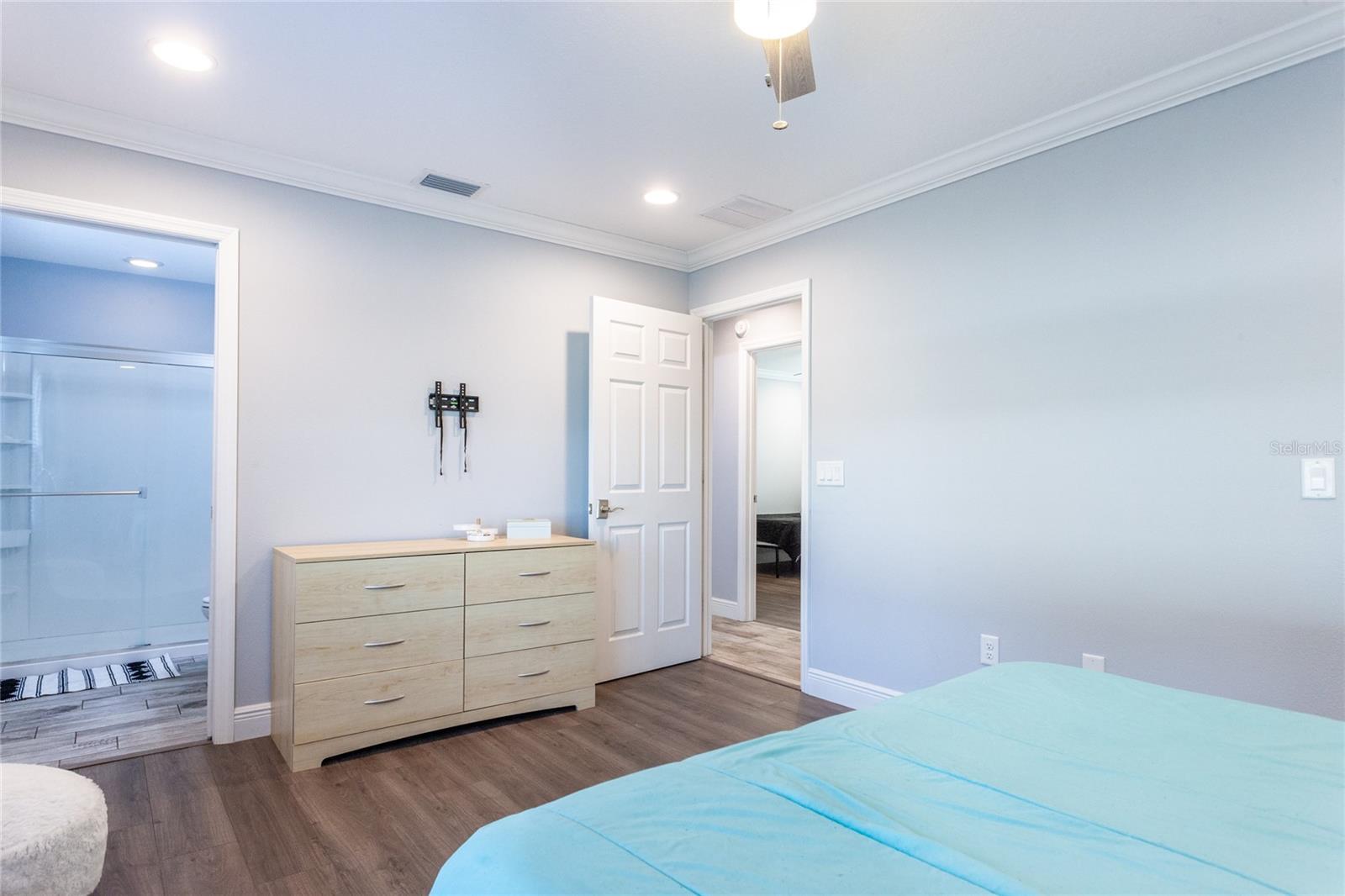 Image 17 of 30 For 15540 5th Street