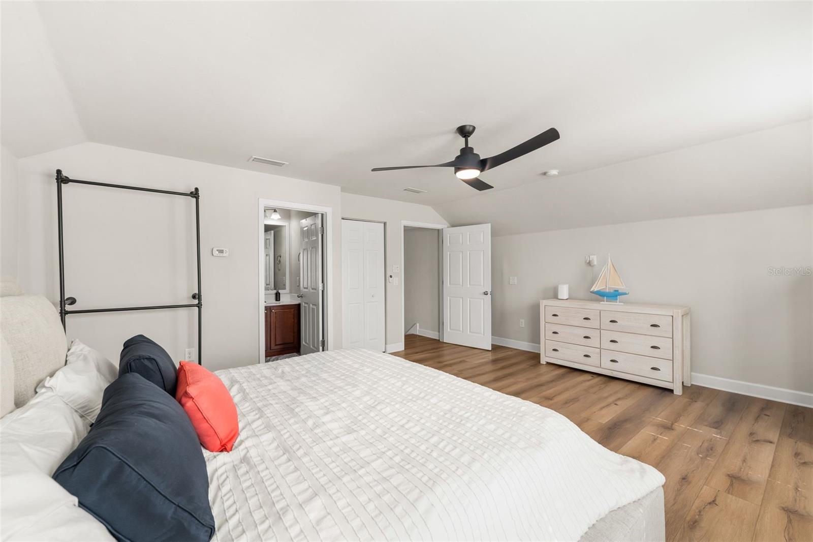 Image 20 of 47 For 9970 18th Road