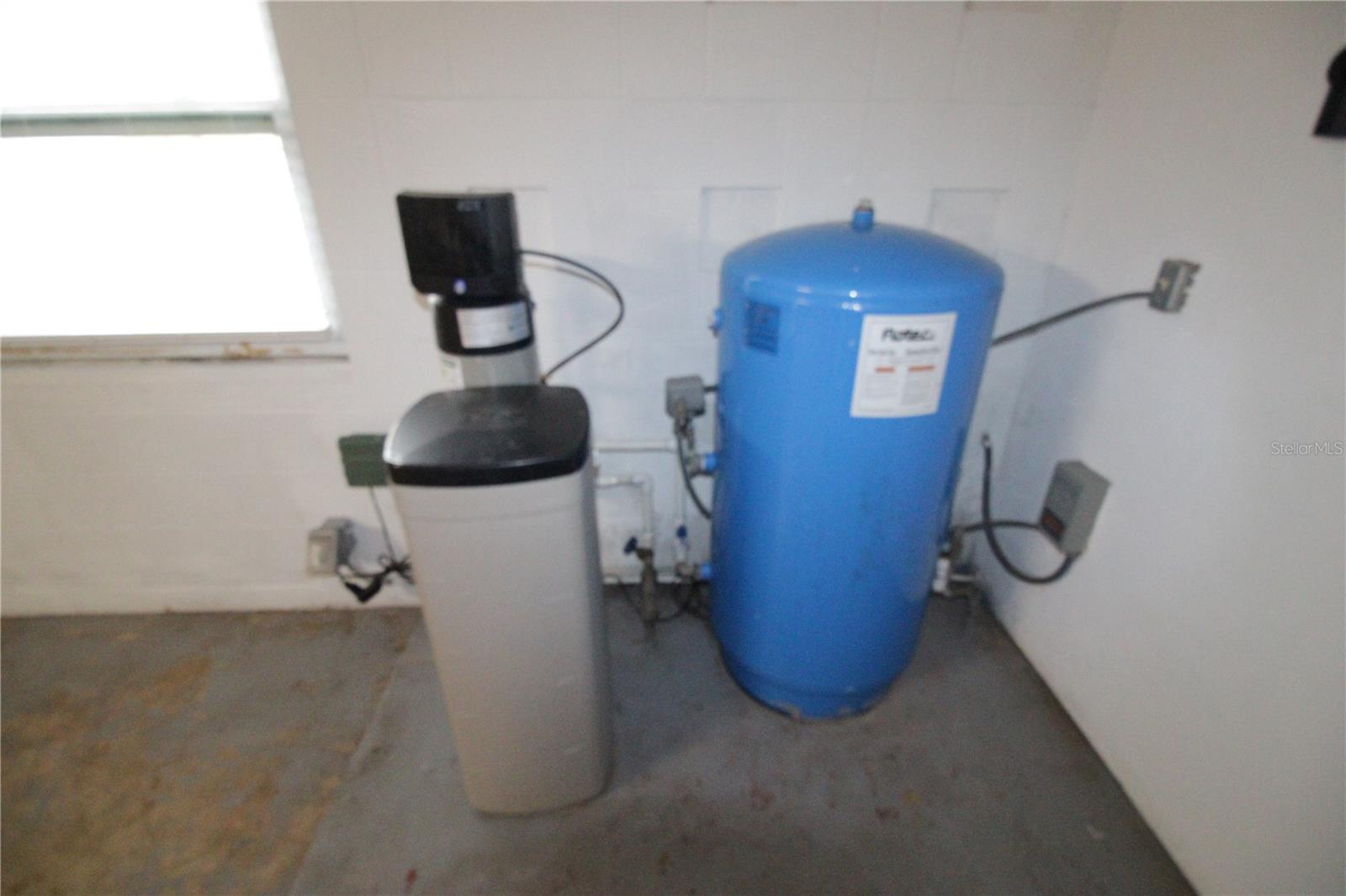 Image 4 of 25 For 10907 24th Avenue