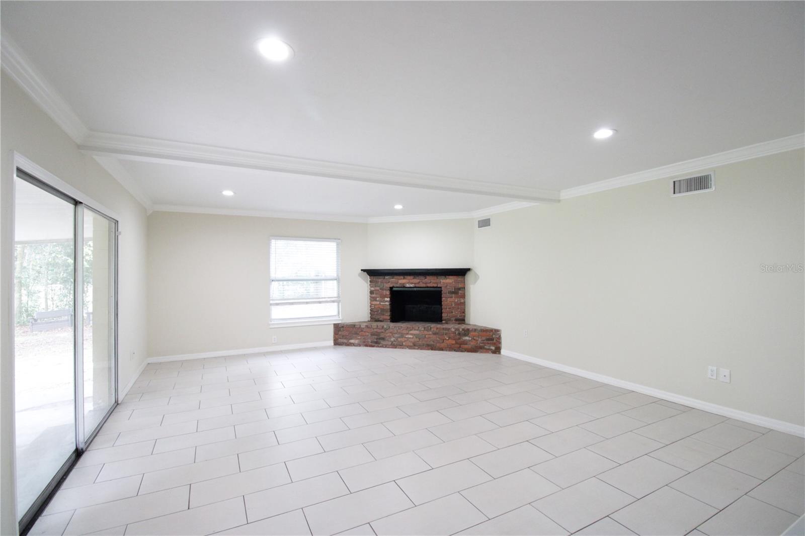 Image 6 of 25 For 10907 24th Avenue