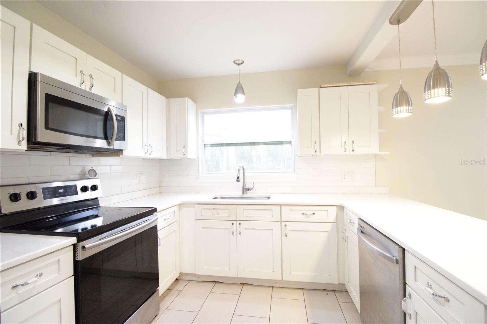 Image 9 of 25 For 10907 24th Avenue