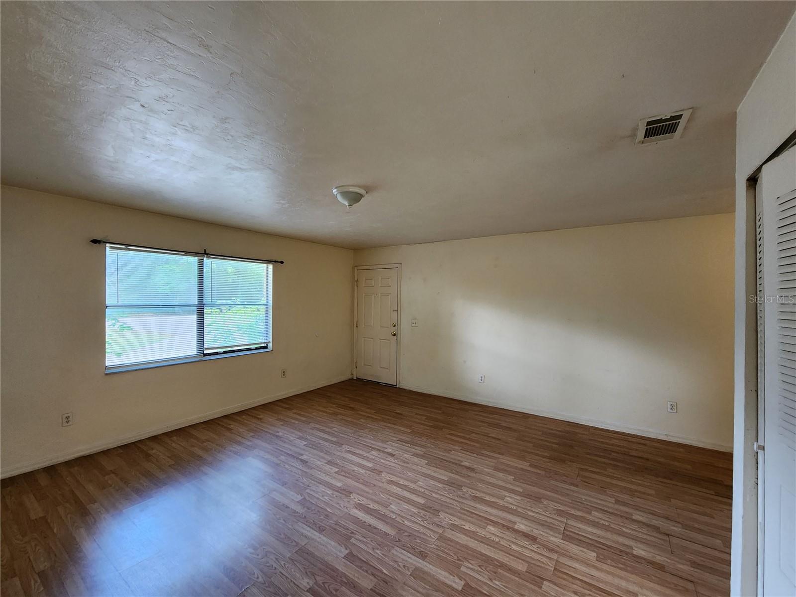 Image 11 of 25 For 4021 37 Street C