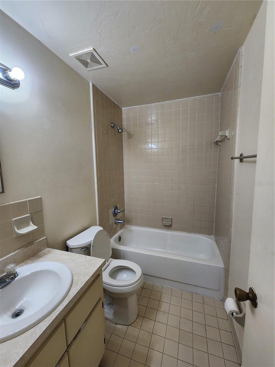 Image 12 of 25 For 4021 37 Street C