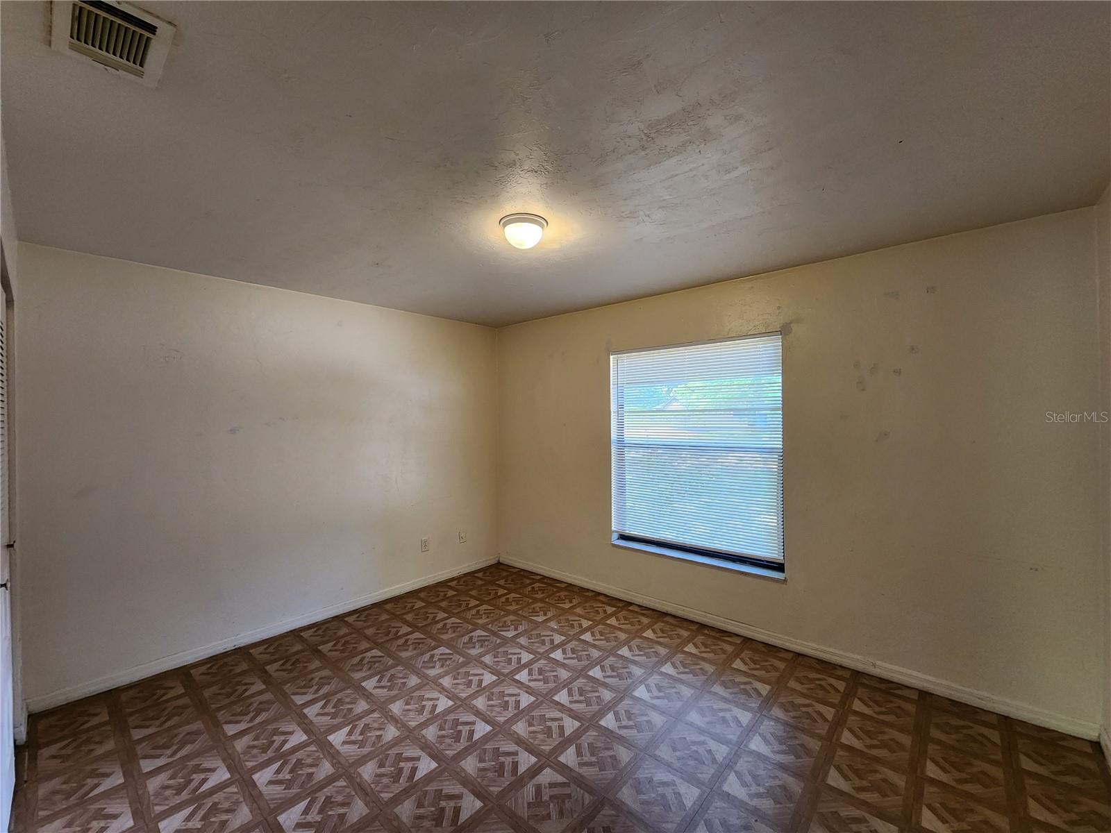 Image 13 of 25 For 4021 37 Street C