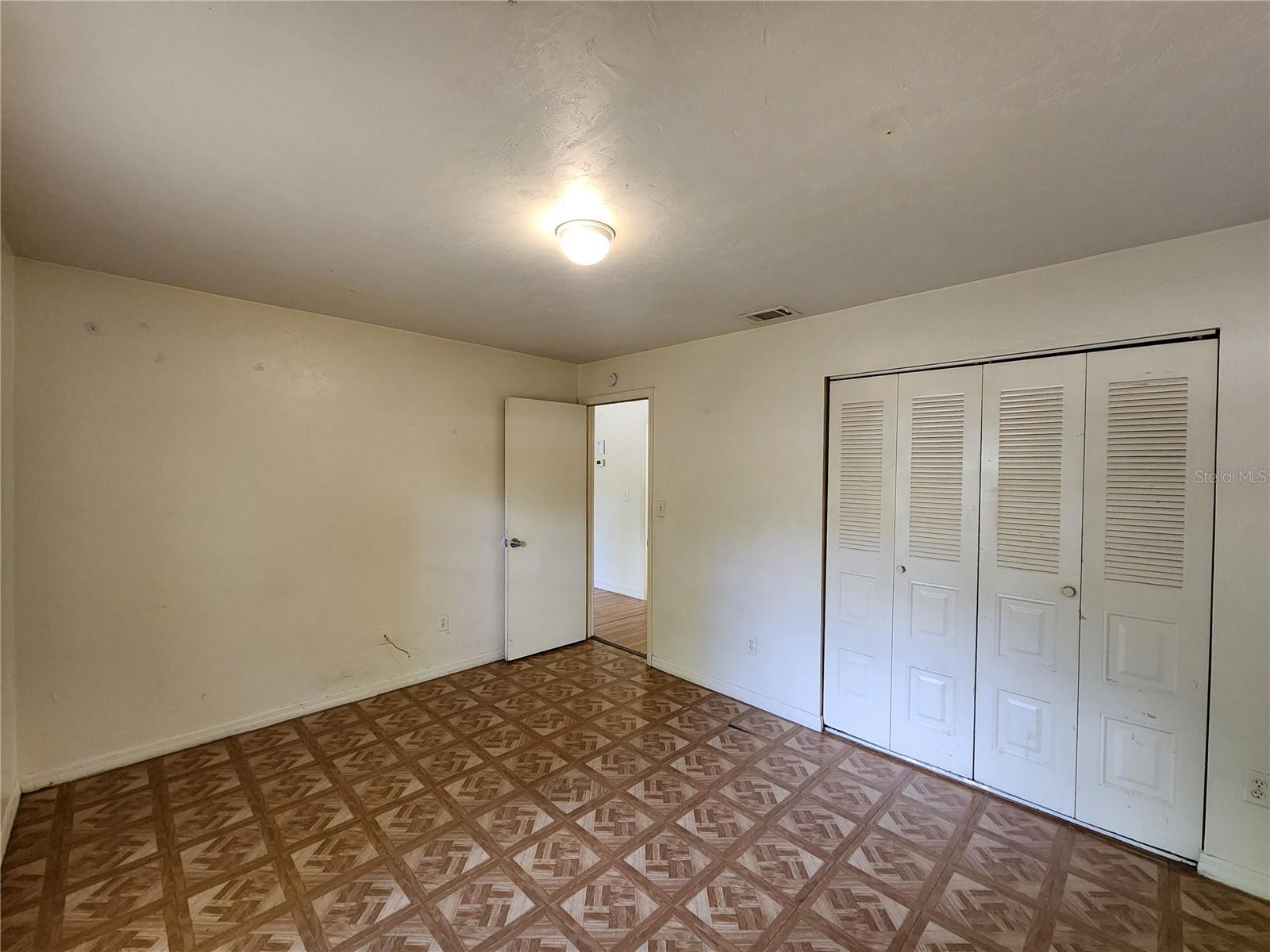 Image 15 of 25 For 4021 37 Street C