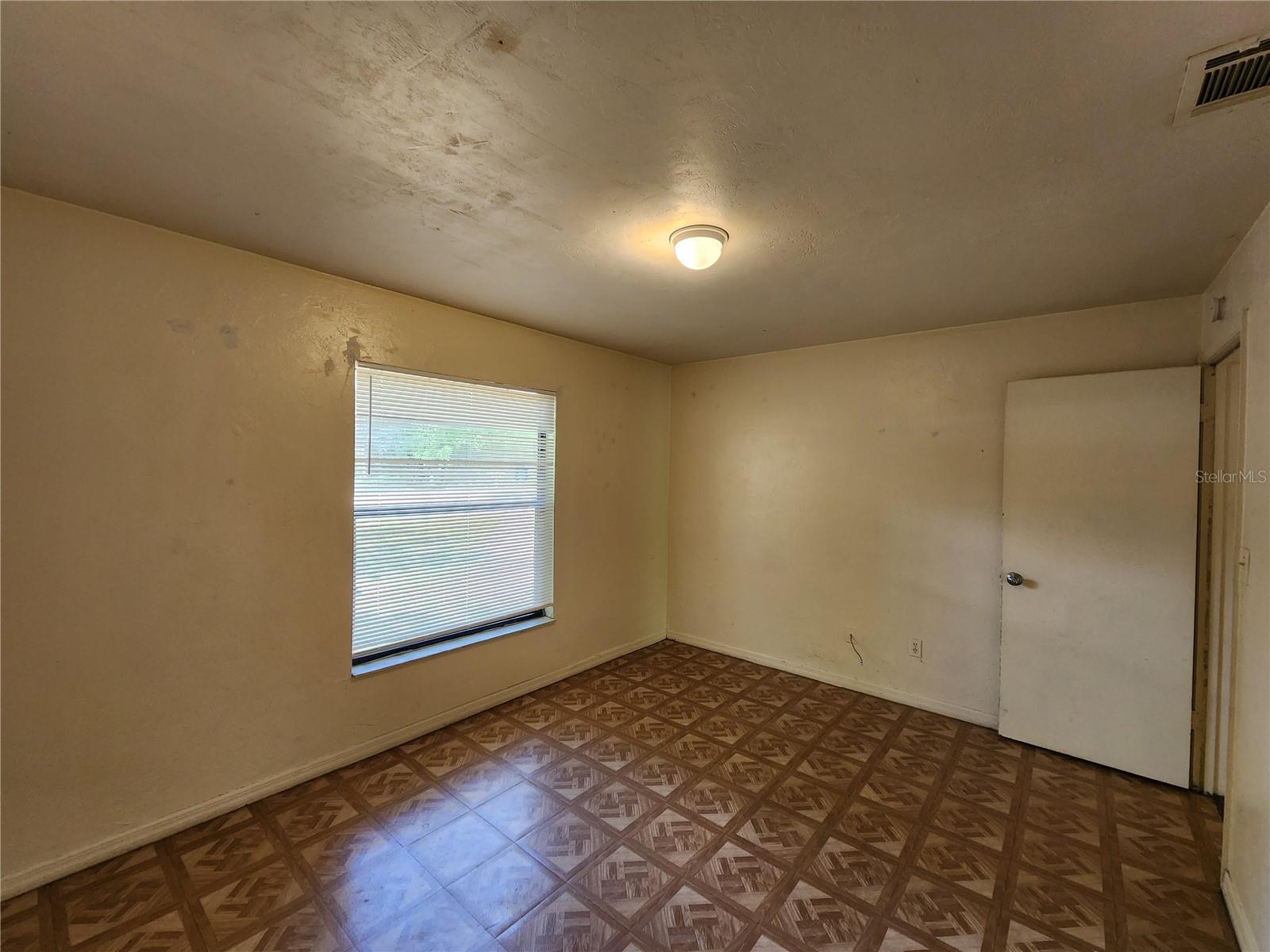 Image 16 of 25 For 4021 37 Street C