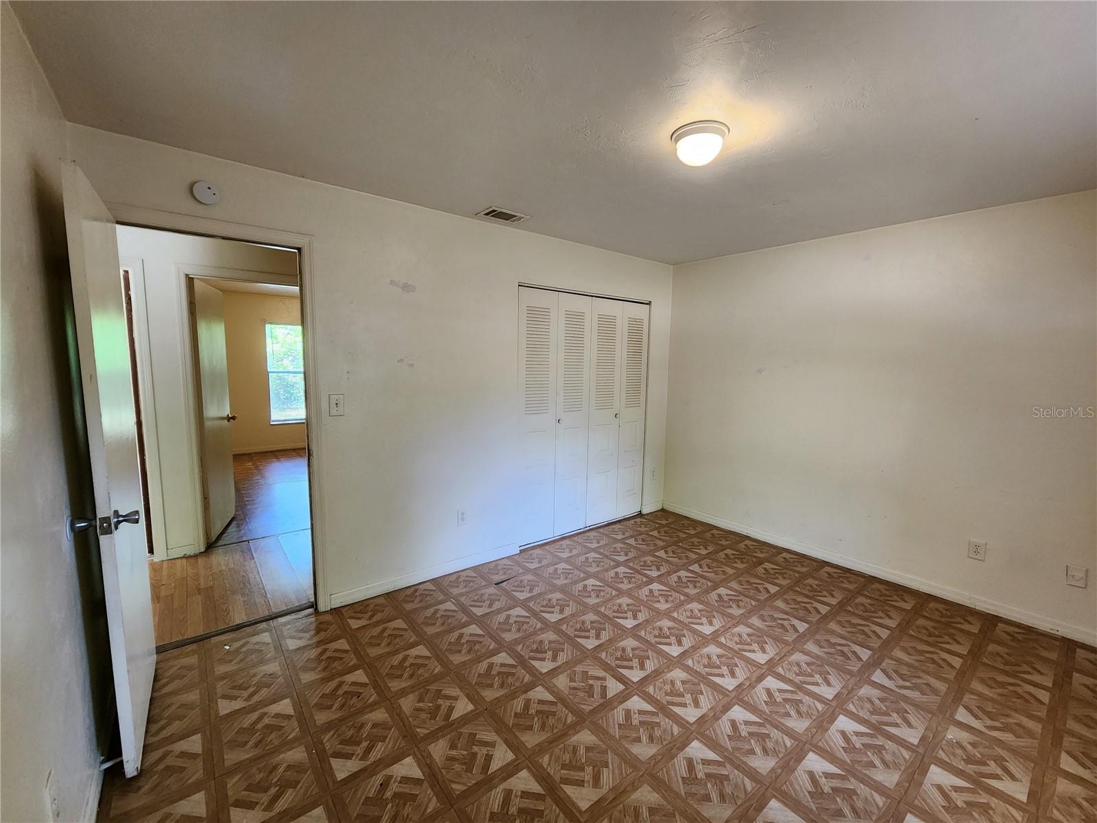 Image 17 of 25 For 4021 37 Street C