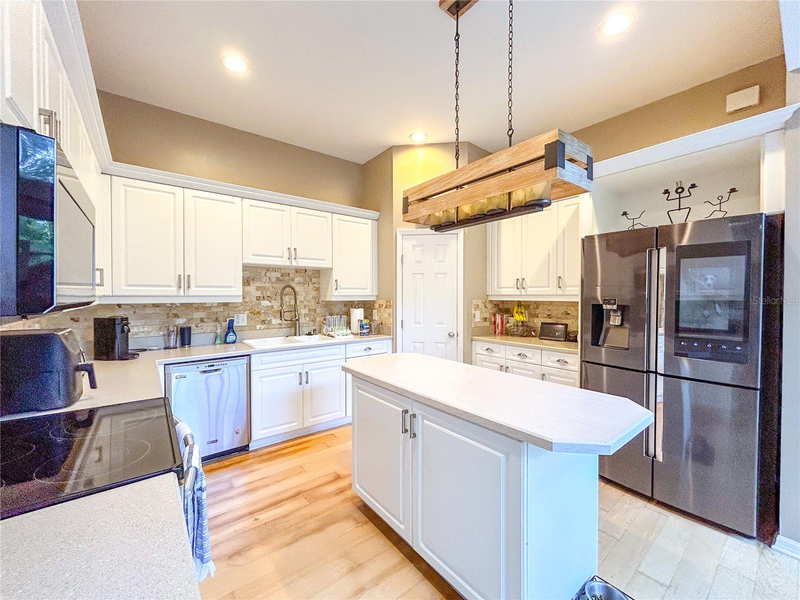 Image 4 of 15 For 5339 9th Lane