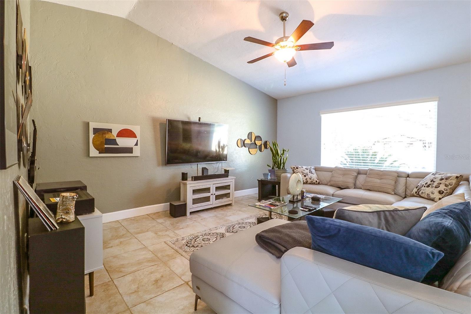 Image 2 of 15 For 1523 39th Terrace