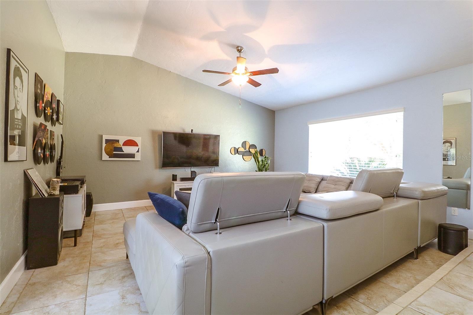 Image 3 of 15 For 1523 39th Terrace