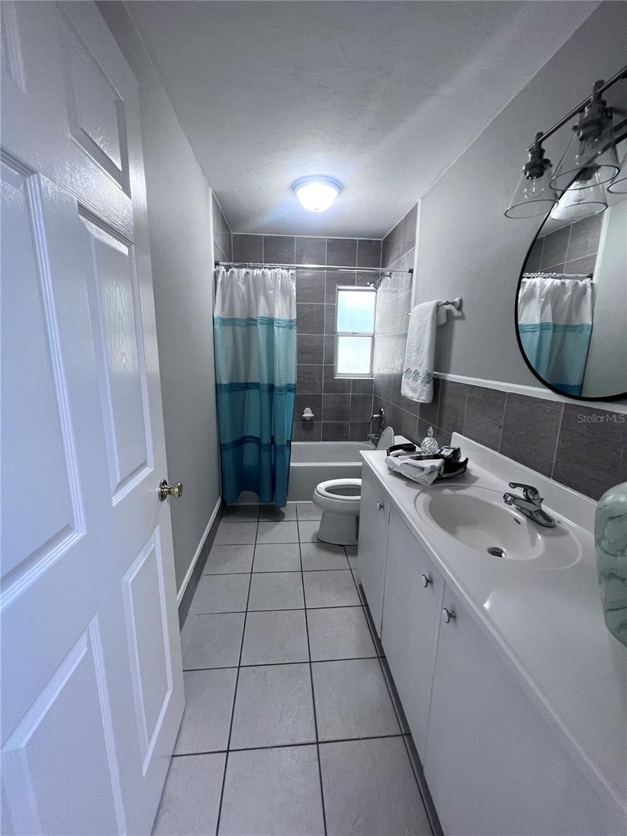 Image 10 of 18 For 3857 University Avenue